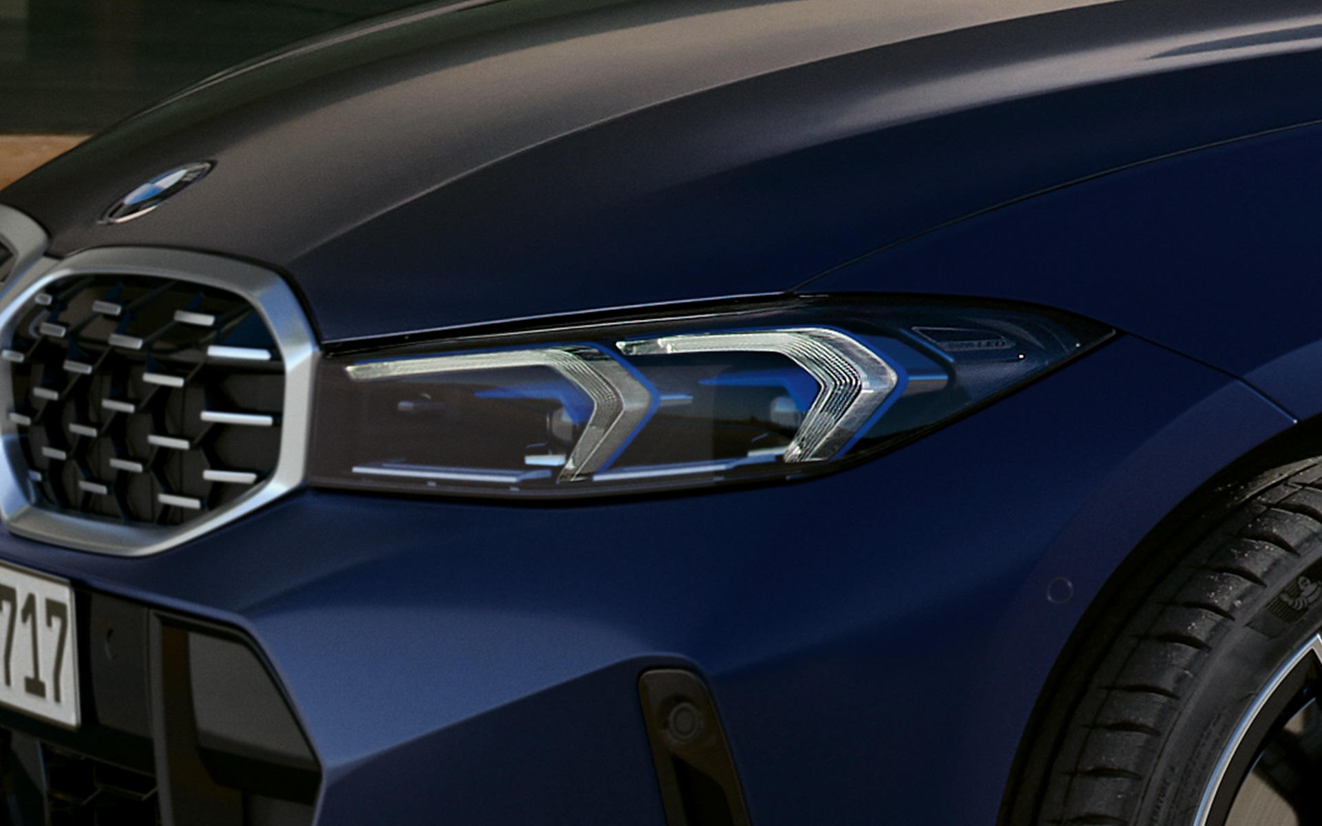 BMW M340i xDrive Touring G21 Frozen Tanzanite Blue сина боја LED предни светла одблизу