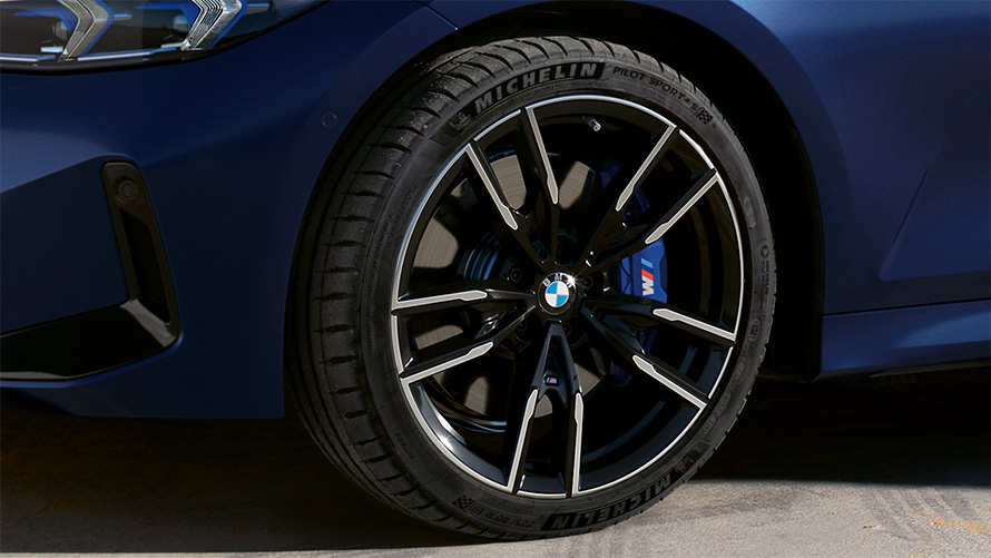 BMW M340i xDrive Touring G21 Frozen Tanzanite Blue сина боја 19-инчни M тркала од лесна легура одблизу