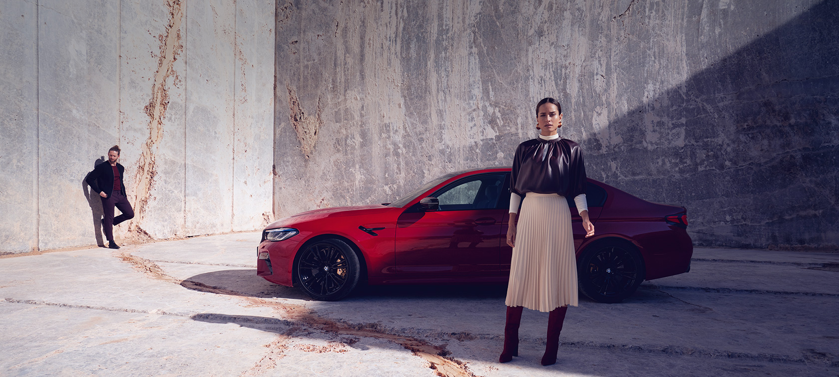 BMW M5 Competition F90 LCI Facelift 2020 side view with woman BMW M5 Competition F90 LCI Facelift 2020 BMW Individual Imola Red side view with woman