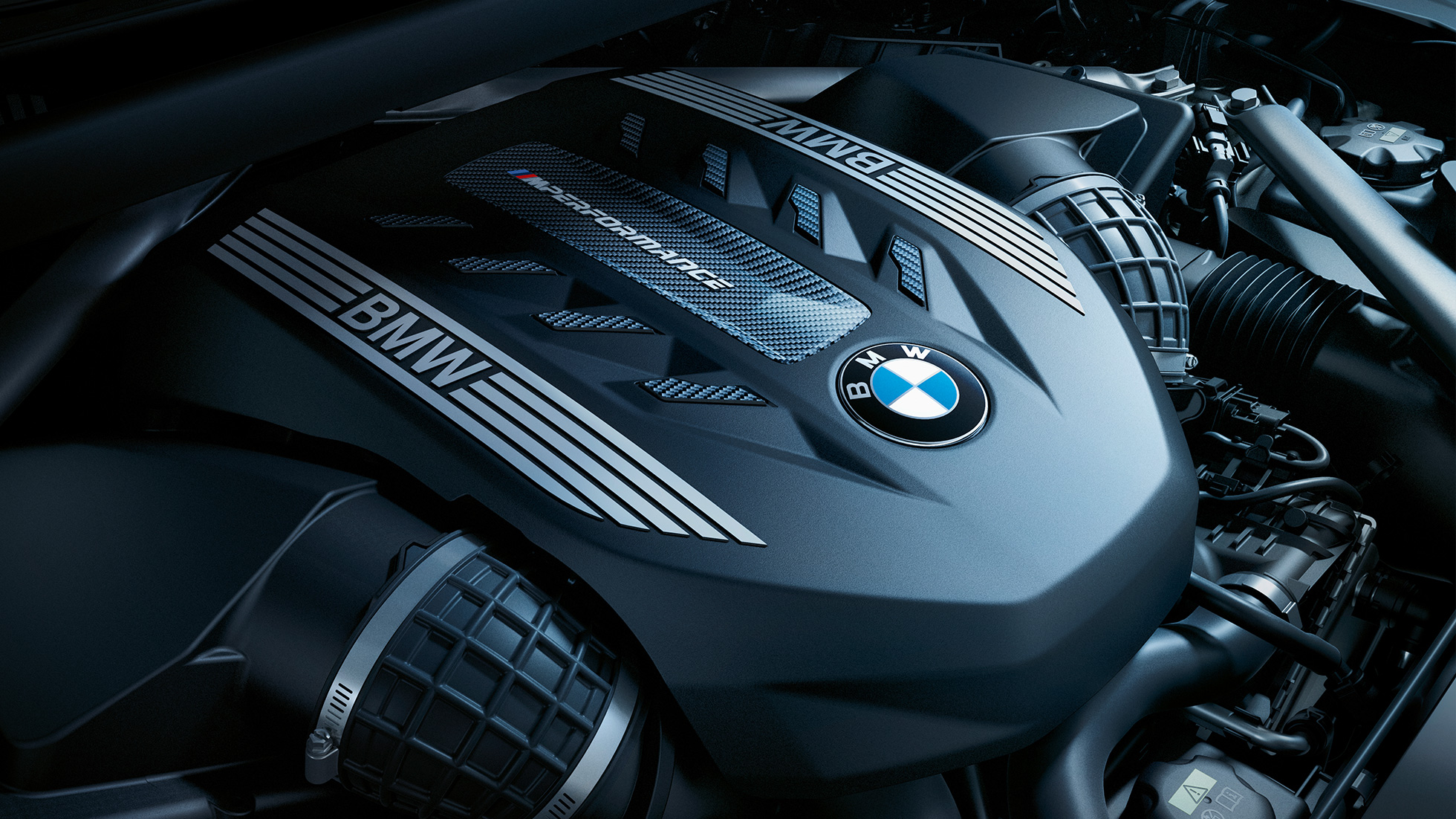 BMW TwinPower Turbo 8-цилиндричен бензински мотор. BMW X6 M50i со BMW TwinPower Turbo 8-цилиндричен бензински мотор.
