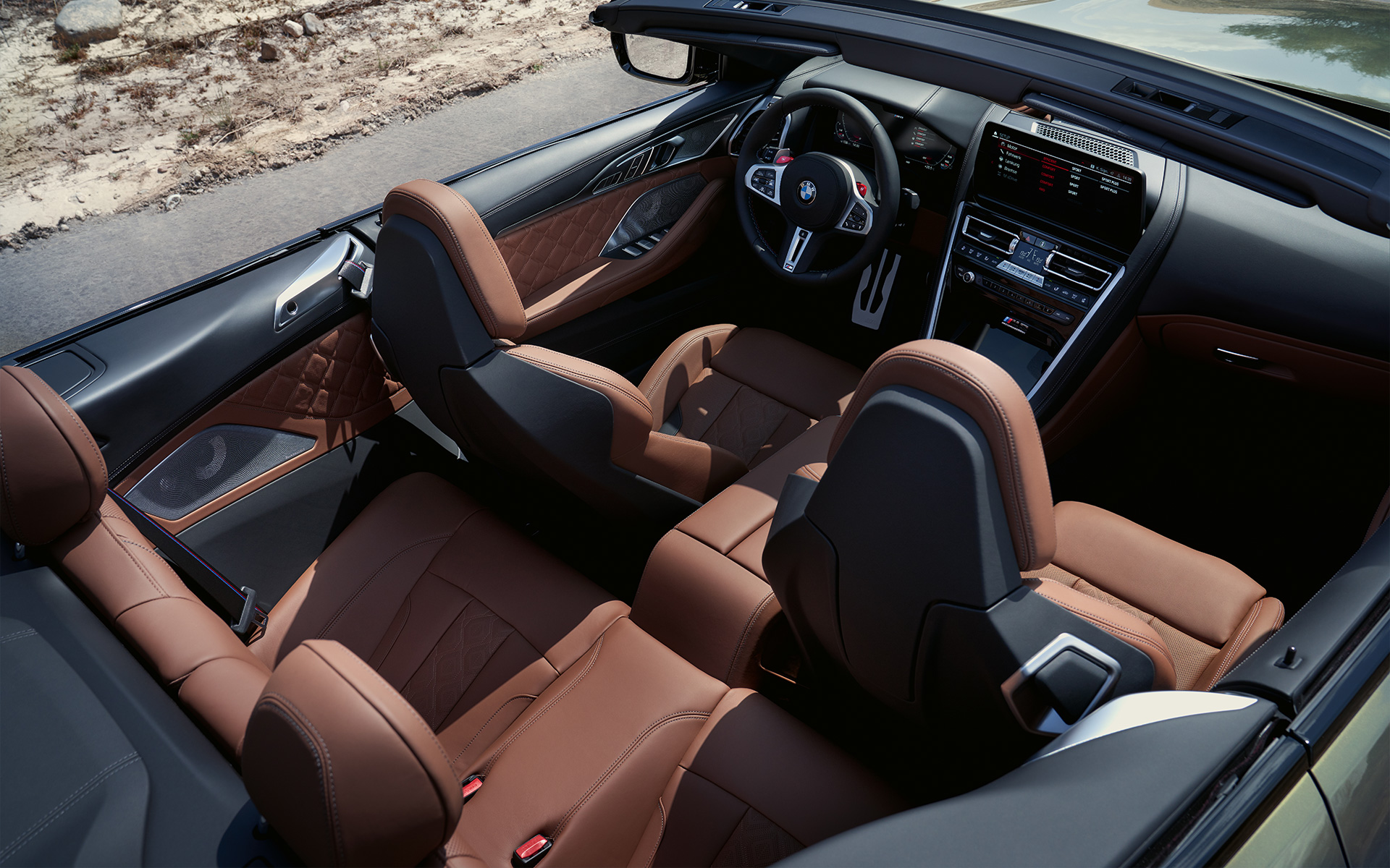 M спортски седишта на BMW M8 Competition кабриолет F91 LCI 2022 BMW M8 Competition кабриолет F91 LCI Facelift 2022 внатрешност и M спортски седишта