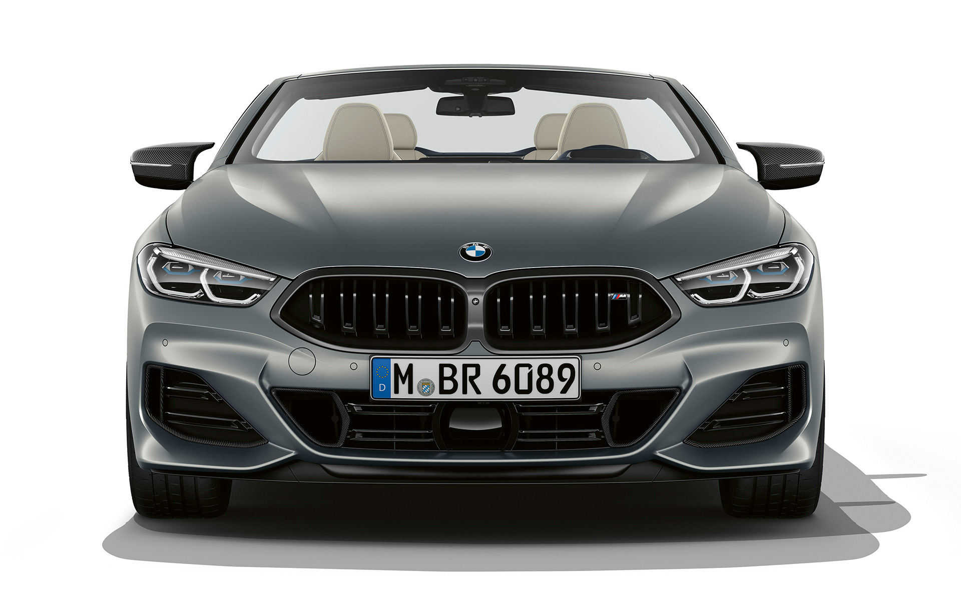Поглед однапред на BMW M850i xDrive кабриолет G14 LCI Facelift 2022 BMW M850i xDrive кабриолет G14 LCI Facelift 2022, поглед однапред