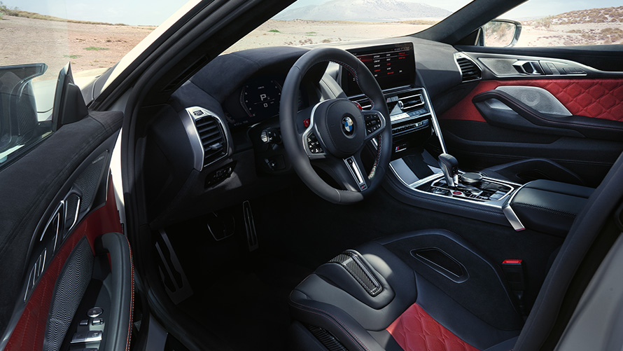 BMW M8 Competition Gran Coupé F93 LCI Facelift 2022 внатрешност со отворена врата