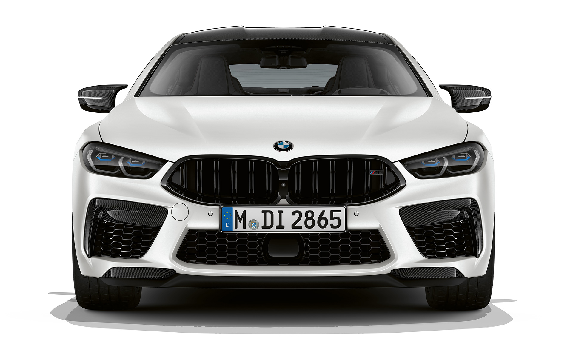 BMW M8 Competition Gran Coupé F93 LCI 2022 поглед однапред BMW M8 Competition Gran Coupé F93 LCI Facelift 2022 BMW Individual Frozen Brilliant White металик поглед однапред