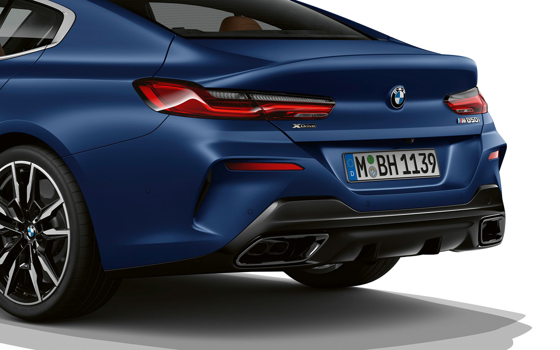 Тричетвртински поглед одназад BMW M850i xDrive Gran Coupé G16 LCI Facelift 2022 BMW M850i xDrive Gran Coupé G16 LCI Facelift 2022 тричетвртински поглед одназад задна секција во детал