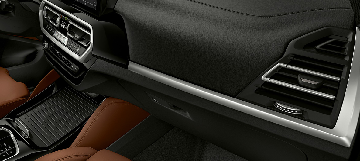 BMW Individual облоги на ентериер BMW X3 M F97 LCI Facelift 2021 BMW Individual облоги на ентериер со Piano завршни детали на панелот со инструменти BMW X3 M F97 LCI Facelift 2021