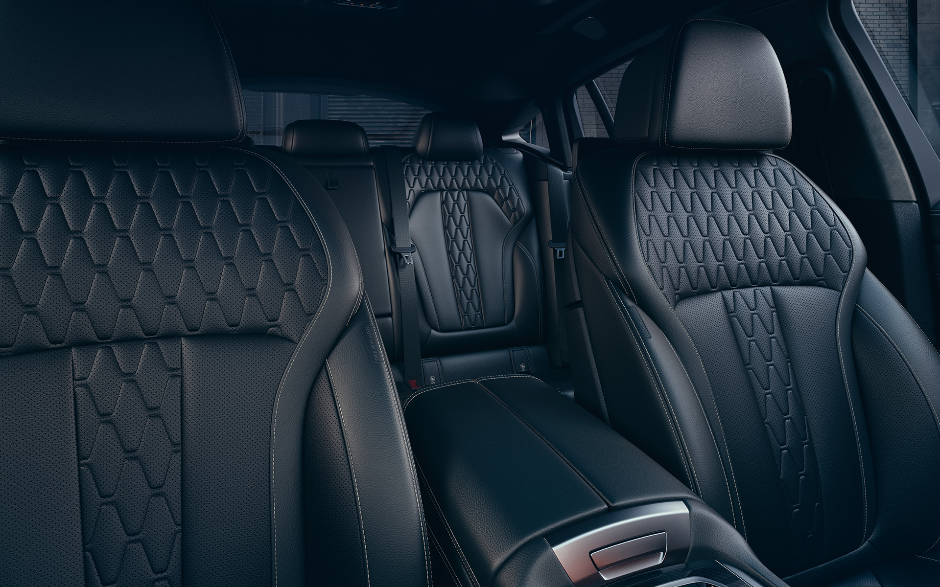 Ентериер со спортски седишта на BMW X6 M50i M50d G06 2018 SUV