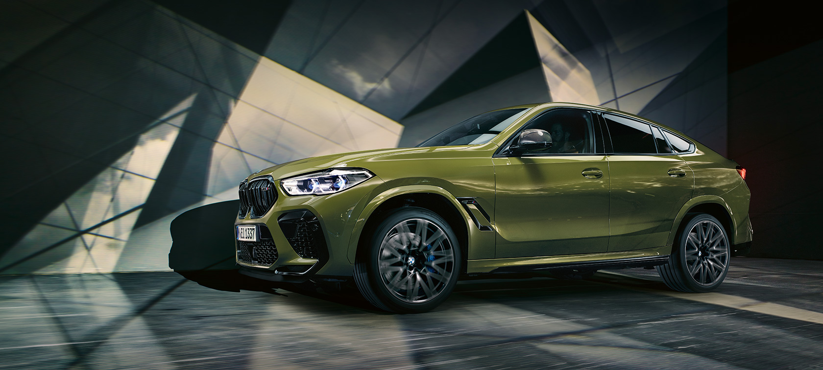 BMW X6 M Автомобили BMW Individual специјална боја Urban зелена F96 2020 SUV три-четвртински фронтален поглед