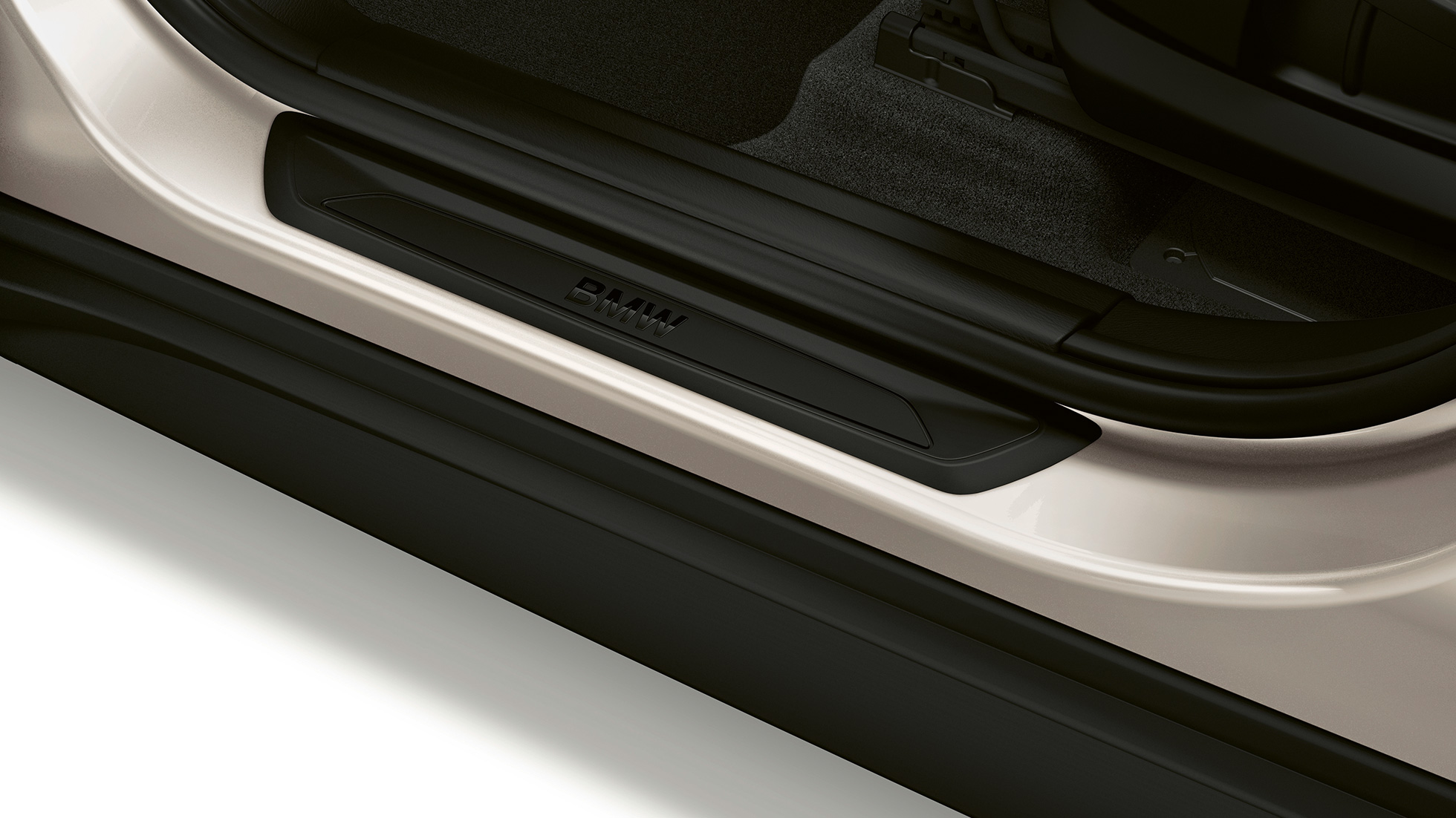 BMW X1, модел Advantage, прагот на вратата BMW X1, модел Advantage, страничен приказ со поглед одблиску на прагот на вратата