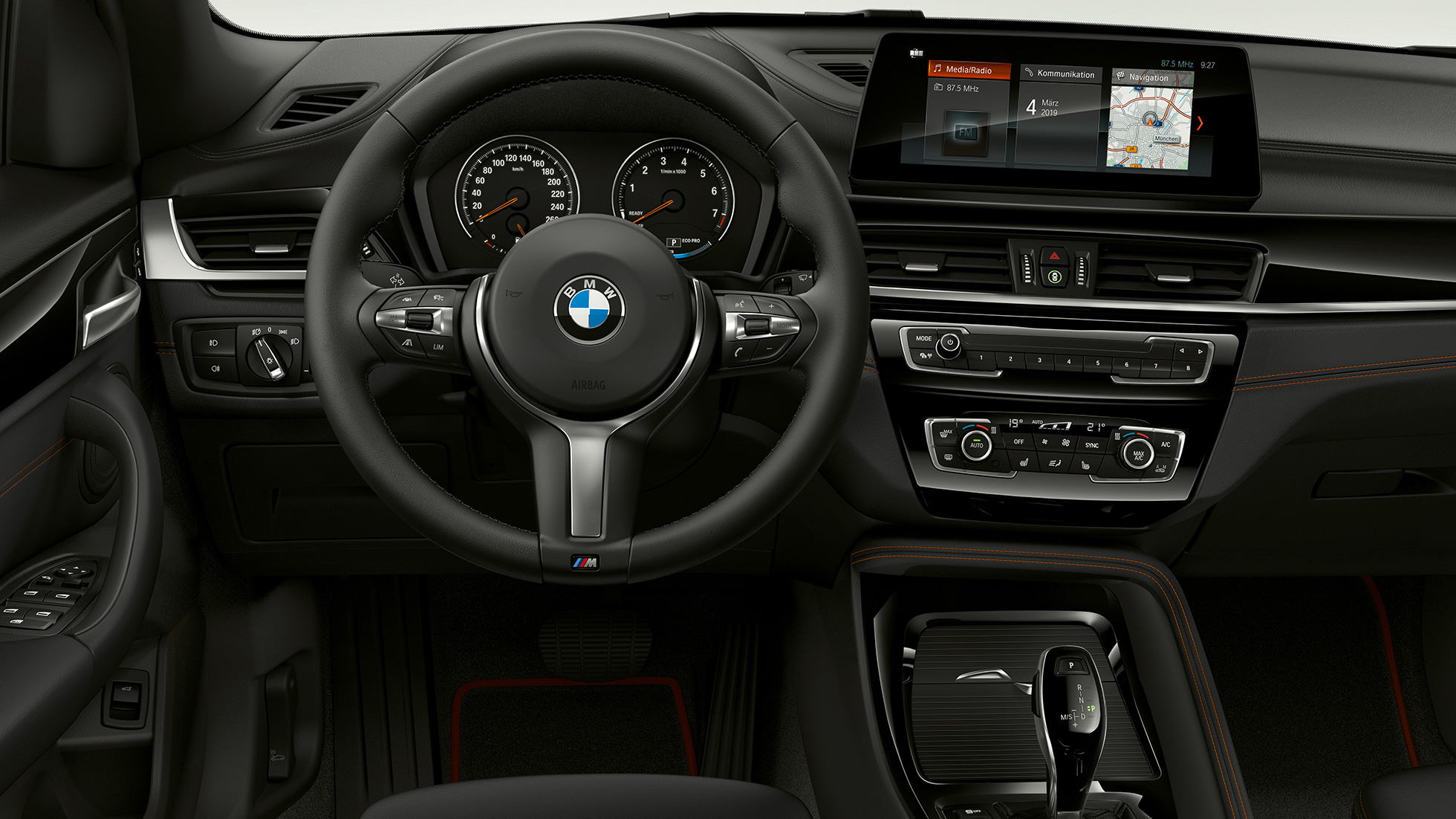 BMW X1, модел Sport Line, внатрешност BMW X1, модел Sport Line, внатрешност со фокус на кокпит