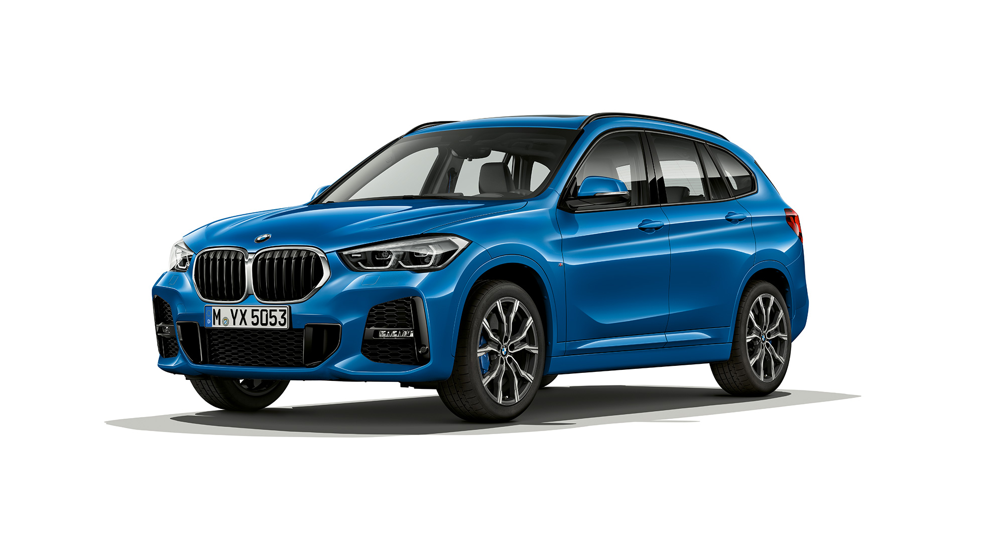 BMW X1, модел M Sport, тричетвртински приказ однапред BMW X1, модел M Sport, тричетвртински приказ однапред во студио