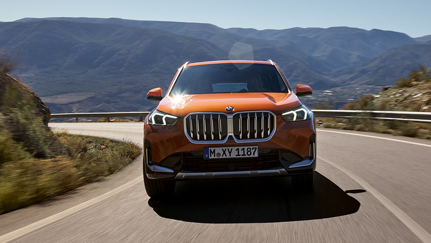 Системи за помош на возачот (Driver Assistance) BMW X1 U11 ICE xLine 2022 BMW X1 U11 ICE 2022 xLine Utah портокалова металик помош на возачот безбедност