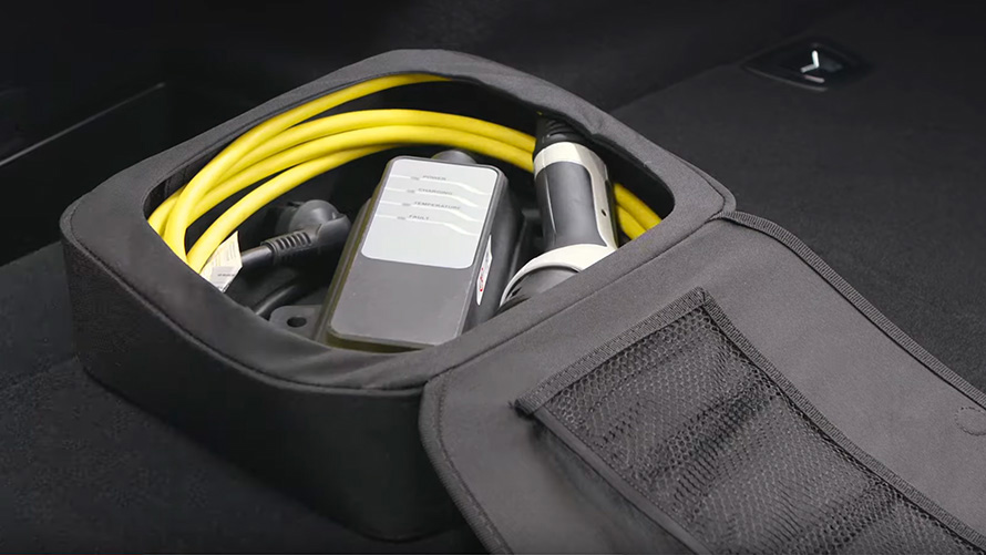 Додатоци за полнење на BMW plug-in хибрид во торба Додатоци за полнење на BMW plug-in хибрид во торба одблизу