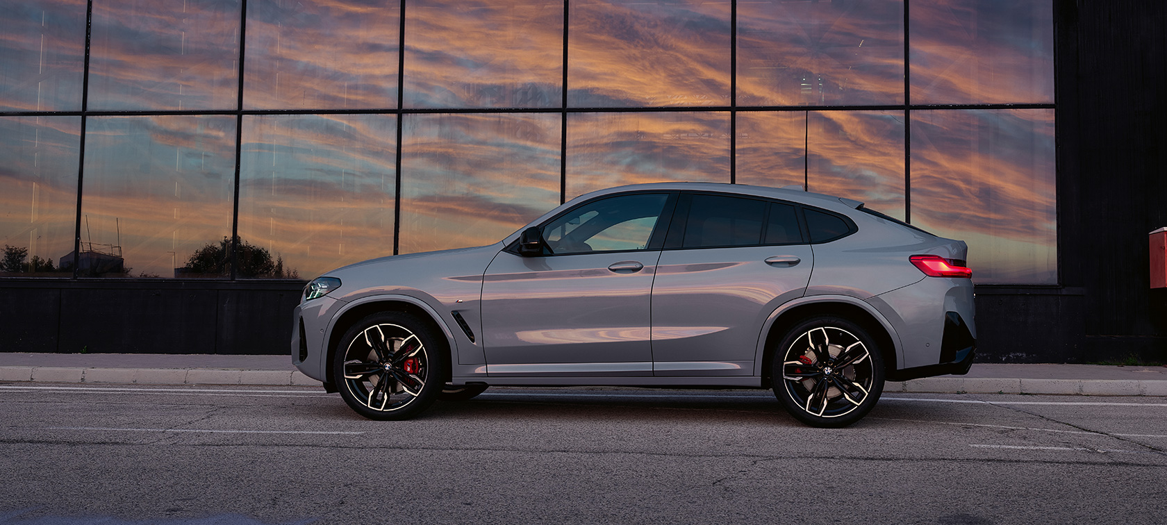 BMW X4 G02 Brooklyn Grey сива боја страничен кадар 2021