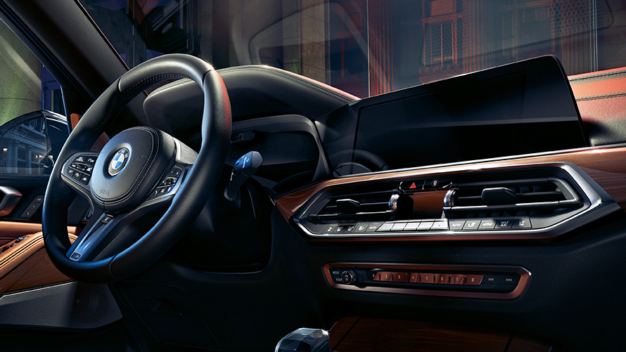 Кабина, инструмент табла и централна конзола на BMW X5