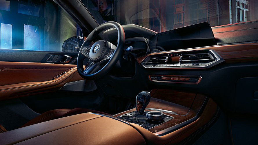 Кабина, иструмент табла и централна конзола на BMW X5