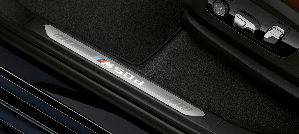 Инструмент табла на BMW X5 M50d Детален кадар на инструмент таблата на BMW X5 M50d