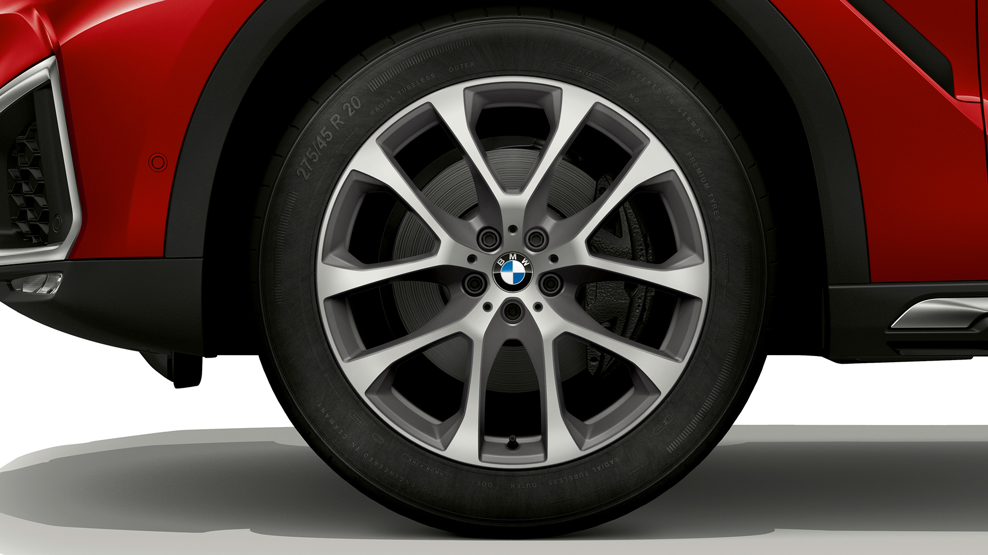 BMW X6 со BMW xLine, леснометални фелни. BMW X6 со BMW xLine со фокус на леснометални фелни.