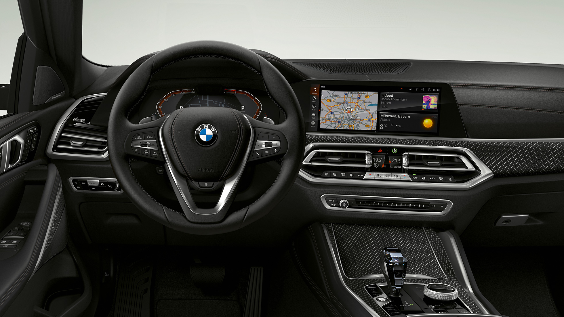 BMW X6 со BMW xLine, кокпит. BMW X6 внатрешност со BMW xLine со фокус на кокпитот.