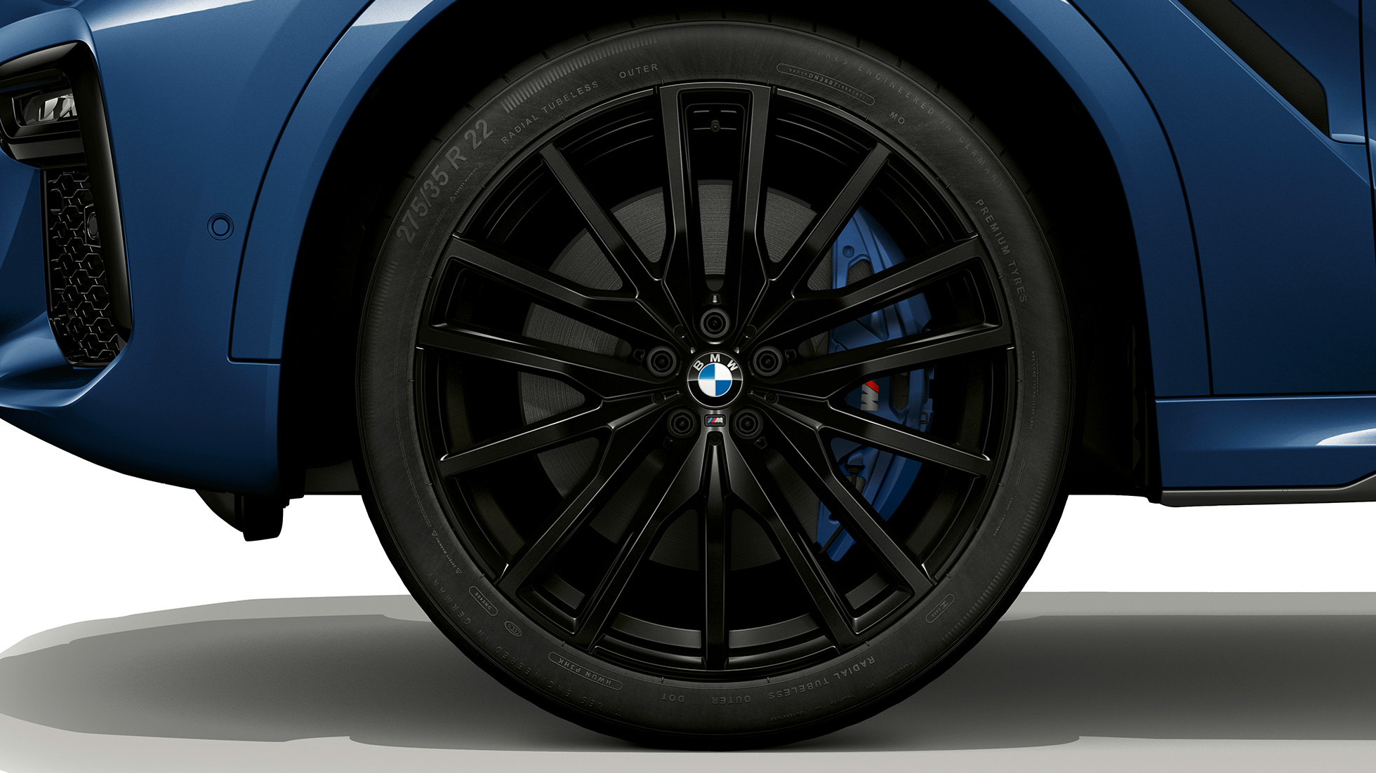 BMW X6 со M Sport пакет, леснометални фелни. BMW X6 со M Sport пакет, со фокус на леснометални фелни.
