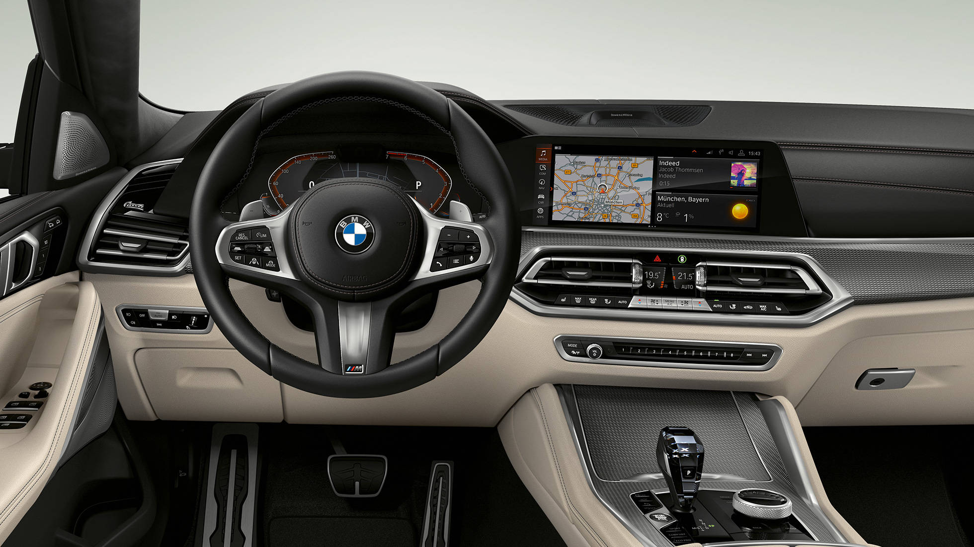 BMW X6 со M Sport пакет, кокпит. BMW X6 внатрешност со M Sport пакет, со фокус на кокпит.