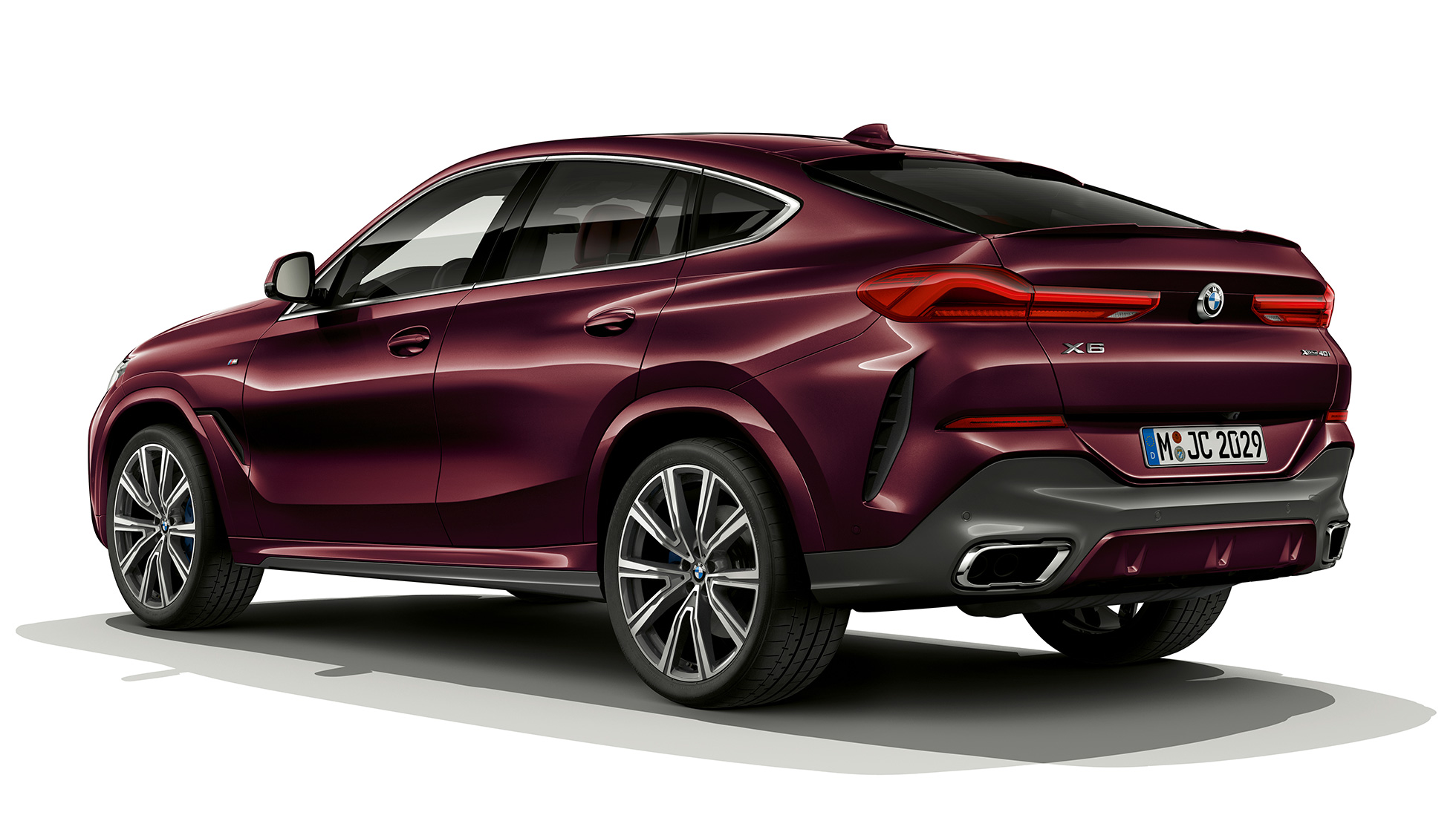 BMW X6 со BMW Individual, одзади. BMW X6 со BMW Individual, тричетвртински приказ одзади.