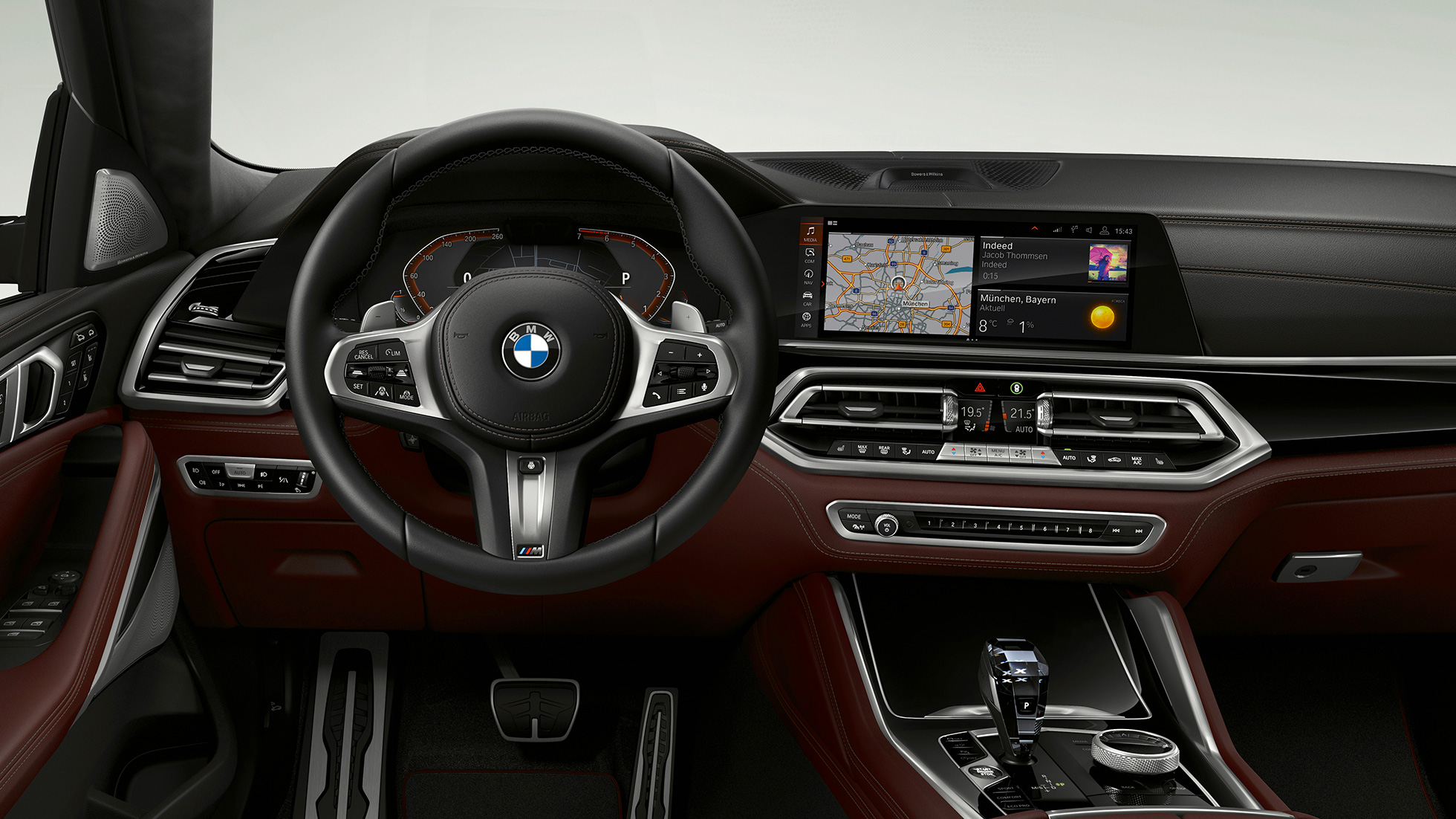 BMW X6 со BMW Individual, кокпит. BMW X6 внатрешност со BMW Individual, со фокус на кокпитот.