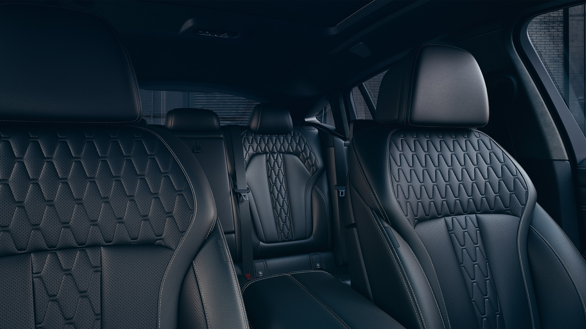BMW X6 навлаки. BMW X6 внатрешност со поглед на навлаки.