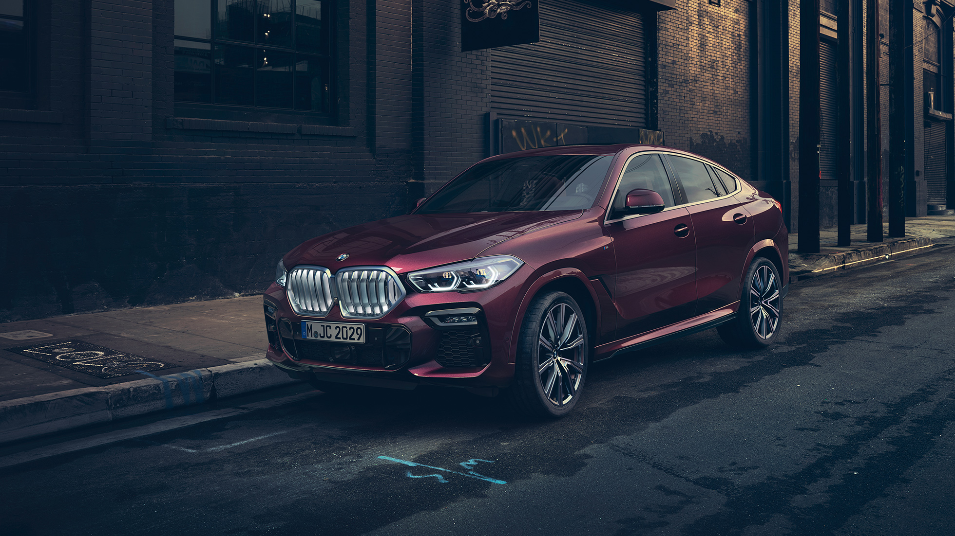 BMW X6 Individual надворешност. BMW X6 Individual тричетвртински поглед однапред.