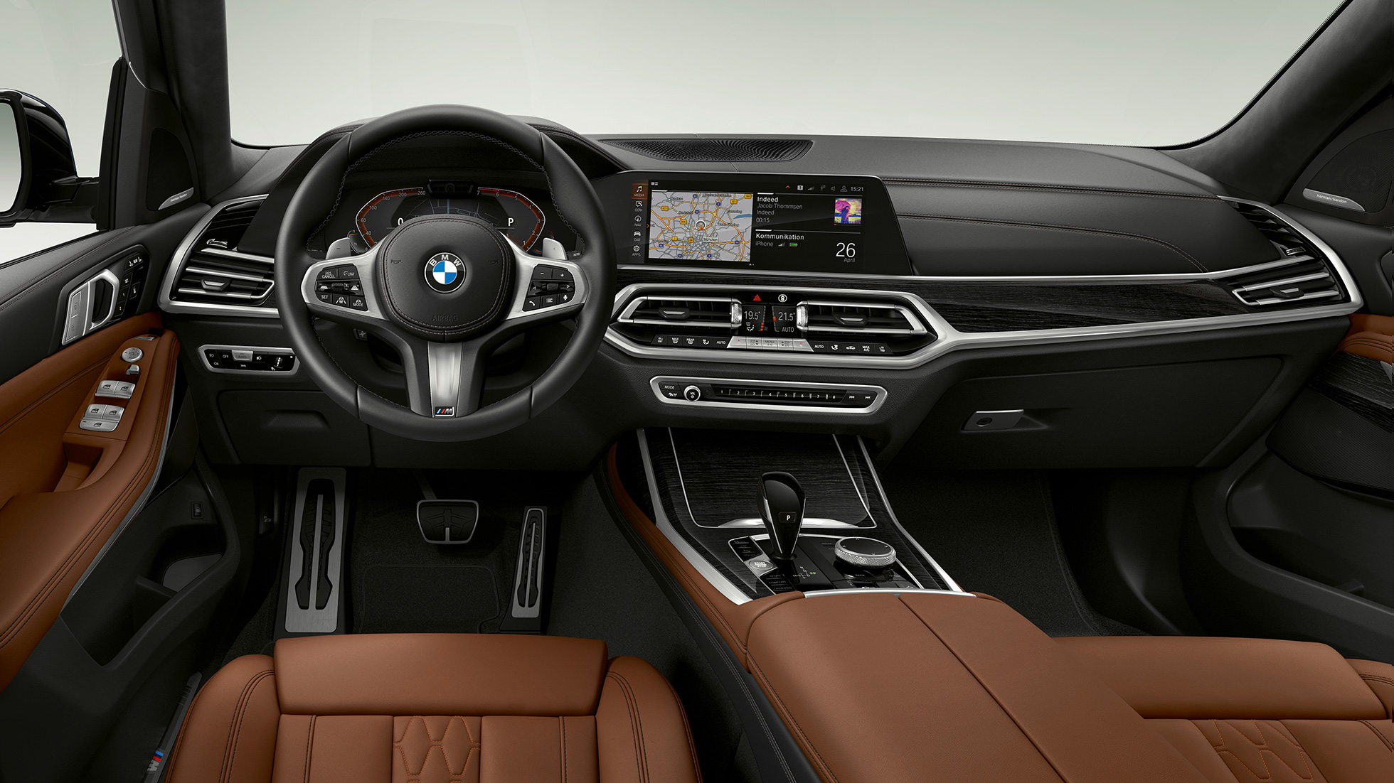 BMW X7, BMW Individual X7 40i xDrive страничен поглед Страничен поглед на BMW X7 со BMW Individual X7 40i xDrive елементи