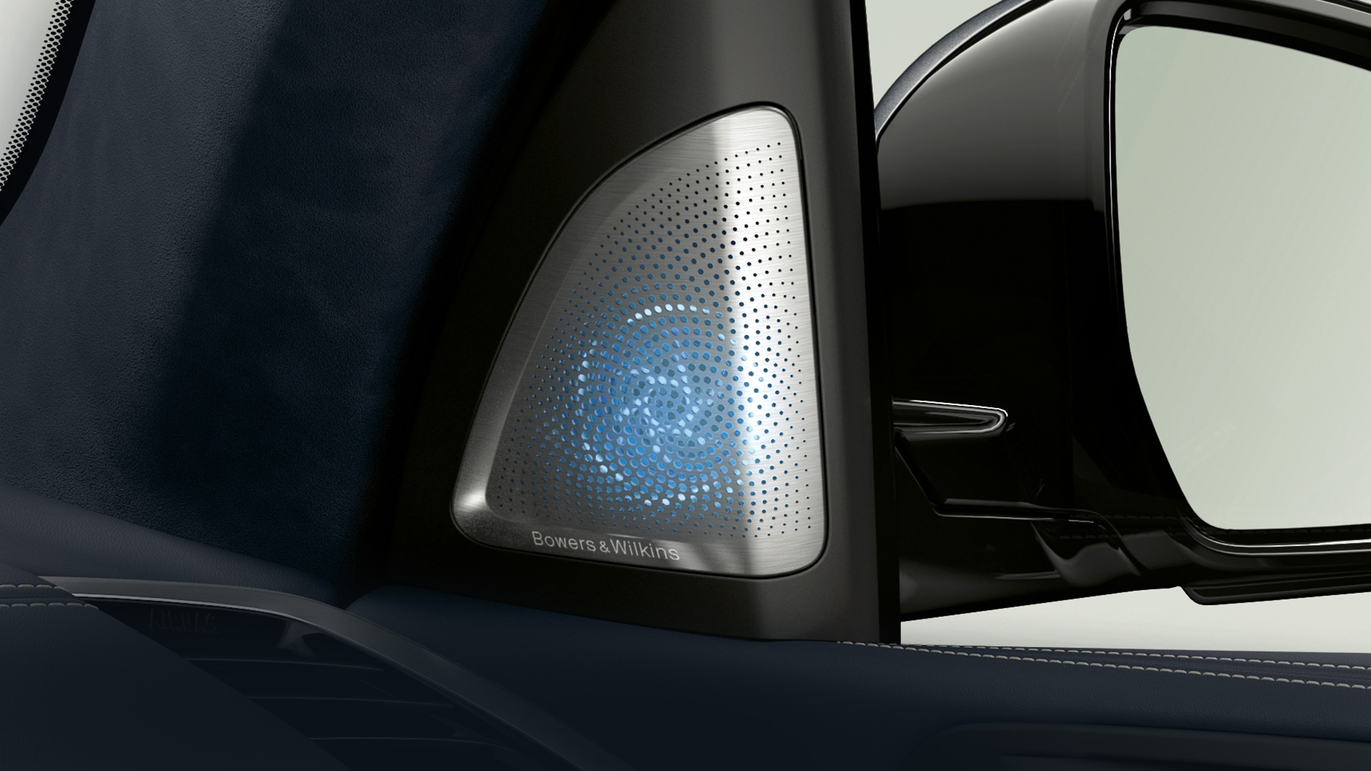 Bowers & Wilkins Diamond сараунд звучен систем Bowers & Wilkins: крупен кадар на дијамантски сараунд звучник