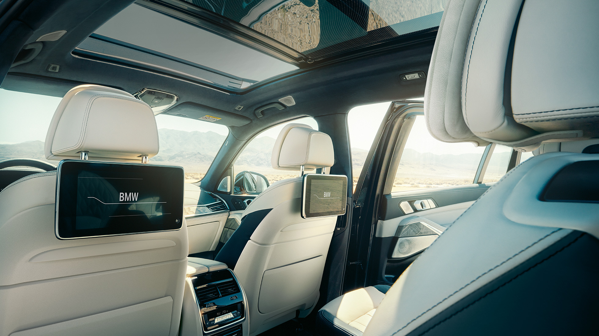 BMW X7 внатрешност BMW X7 внатрешност: перспектива од третиот ред седишта