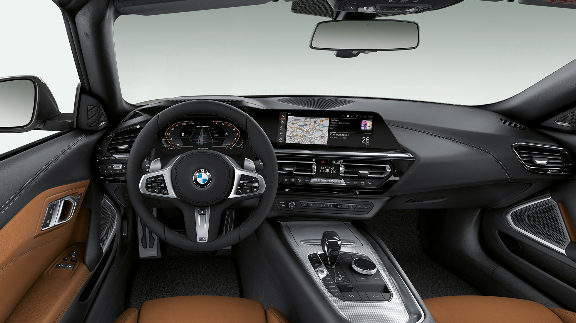 BMW Z4 Roadster M40i BMW Z4 Roadster M40i, волан и место на возачот