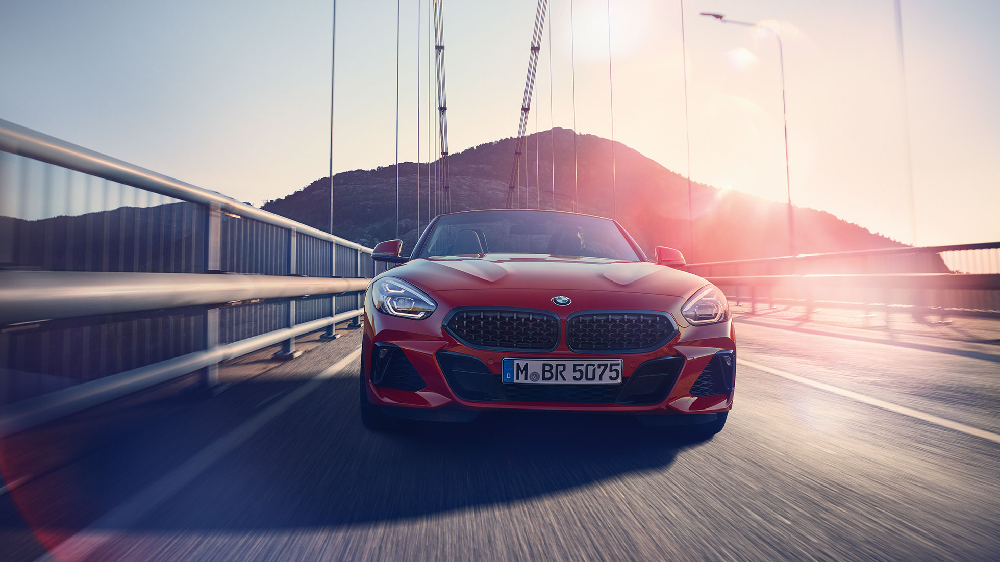 BMW Z4 Roadster на мост Преден кадар на BMW Z4 Roadster на мост