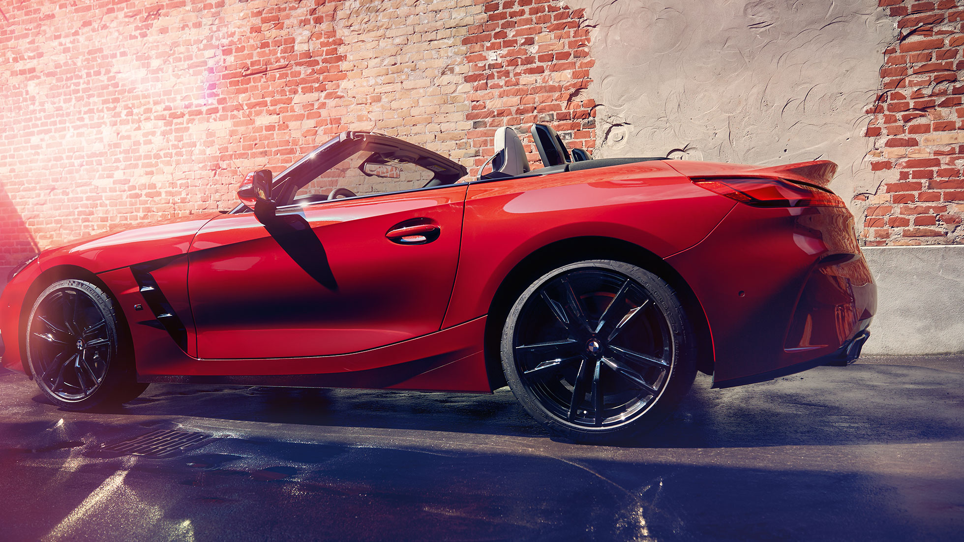 Страничен кадар на BMW Z4 Roadster Страничен кадар на BMW Z4 Roadster пред ѕид од тули