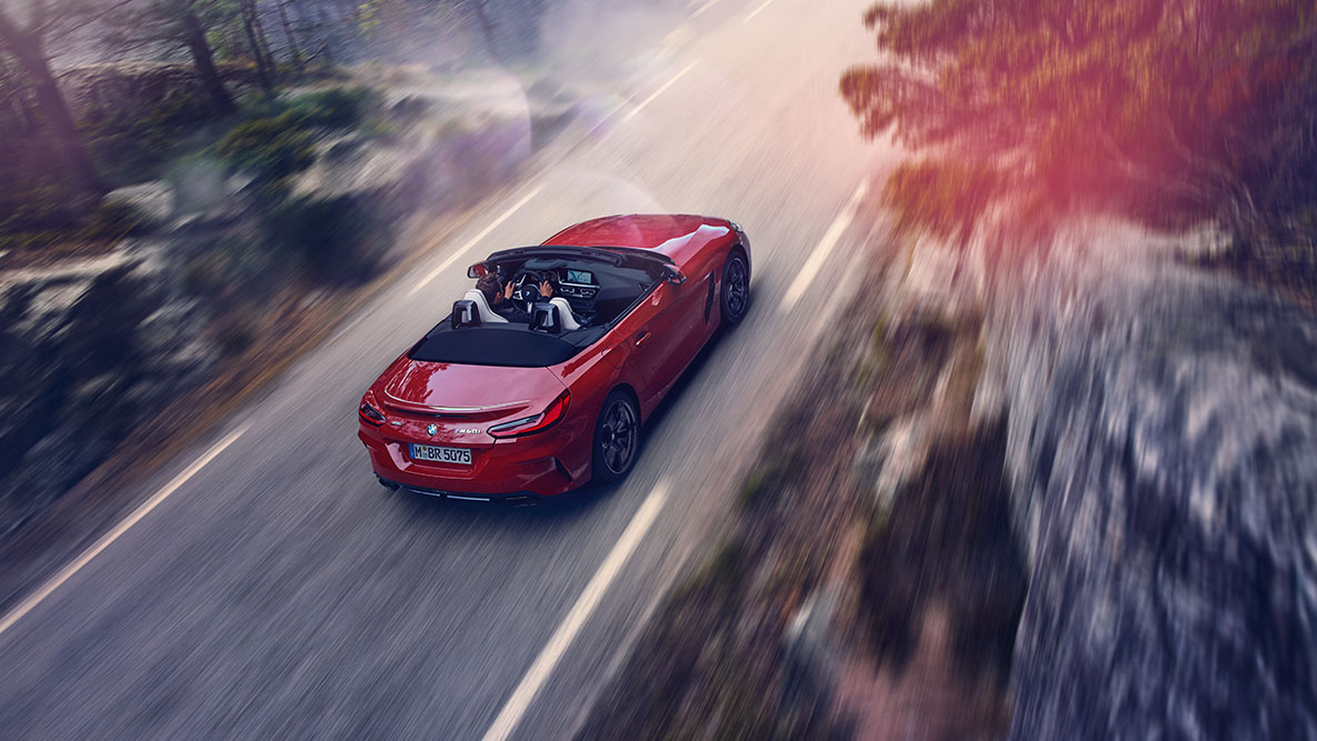 BMW Z4 Roadster кадар на возење BMW Z4 Roadster во движење од птичја перспектива
