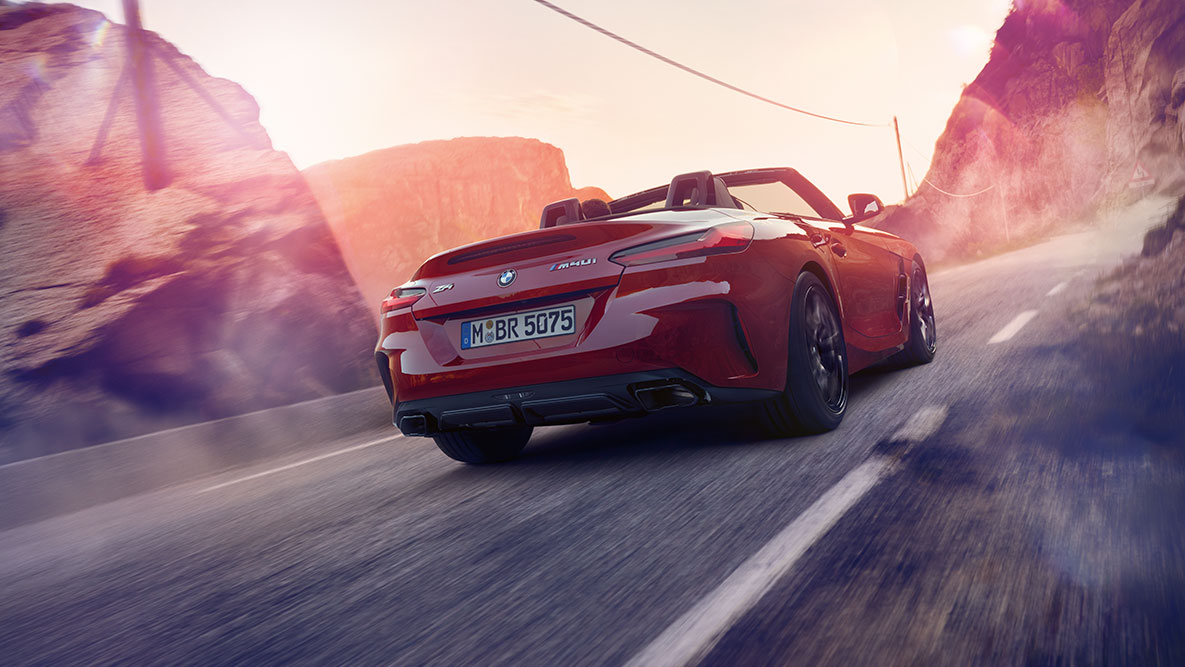 BMW Z4 Roadster заден дел Заден кадар на BMW Z4 додека вози