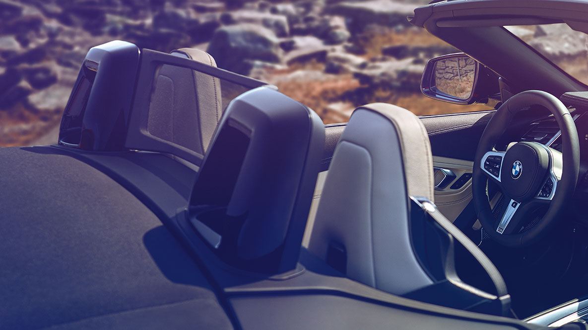 BMW Z4 Roadster, предни седишта Поглед на предните седишта на BMW Z4 Roadster со отворен покрив