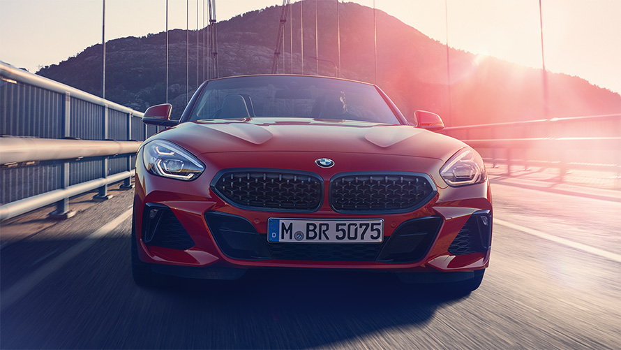 Преден кадар на BMW Z4 Roadster (G29) на мост