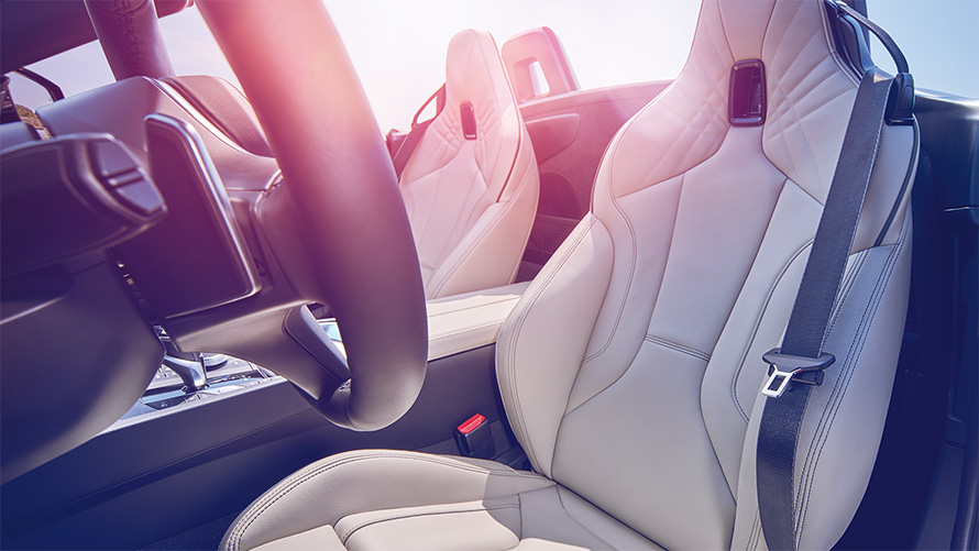 Поглед на предните седишта на BMW Z4 Roadster (G29)