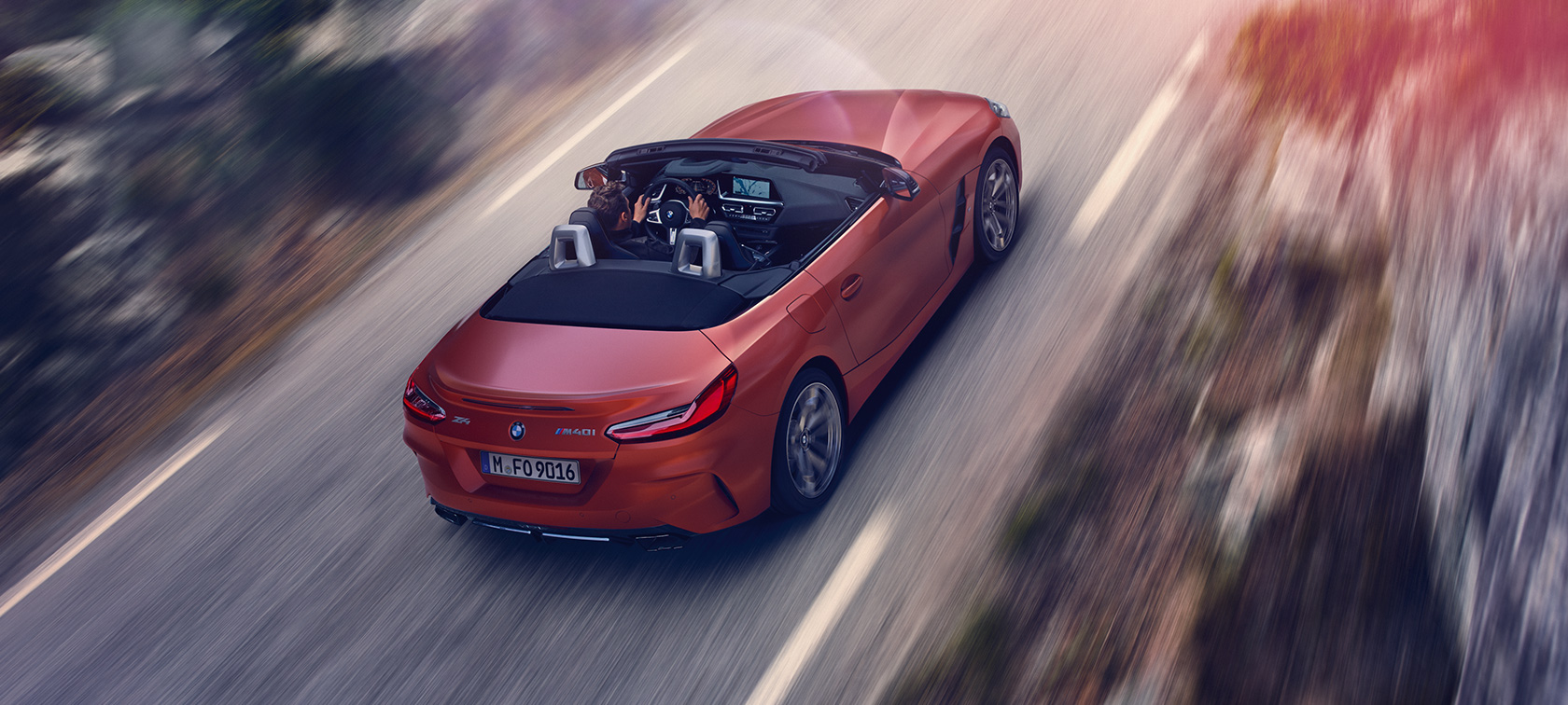 BMW Z4 Roadster (G29) тричетвртински поглед од високо во возење BMW Z4 Roadster (G29) тричетвртински поглед од високо во возење