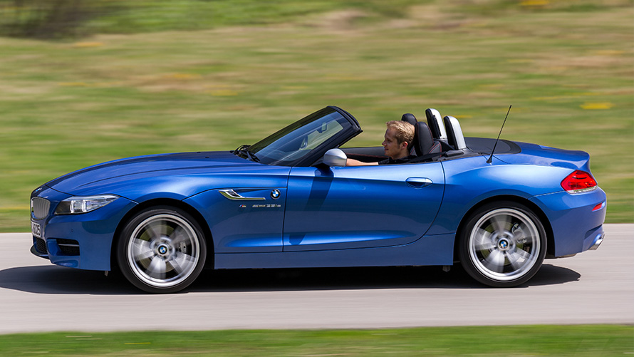 BMW Z4 Roadster (E89) страничен поглед во возење BMW Z4 Roadster (E89) страничен поглед во возење