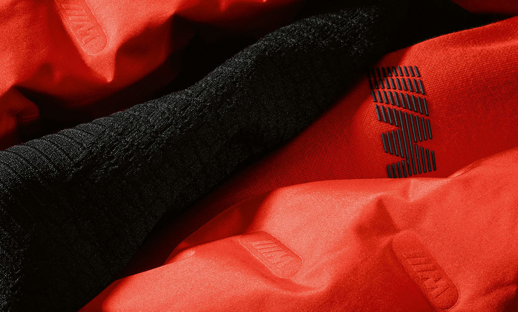 BMW M ЖЕНСКА ЈАКНА. The picture shows details of the BMW M Jacket for ladies.
