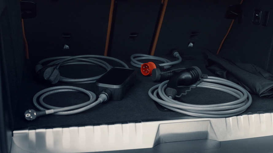BMW Plug-in хибрид BMW X3 xDrive30e Flexible Fast Charger кабел за полнење видео BMW Plug-in хибрид BMW X3 xDrive30e Flexible Fast Charger кабел за полнење видео
