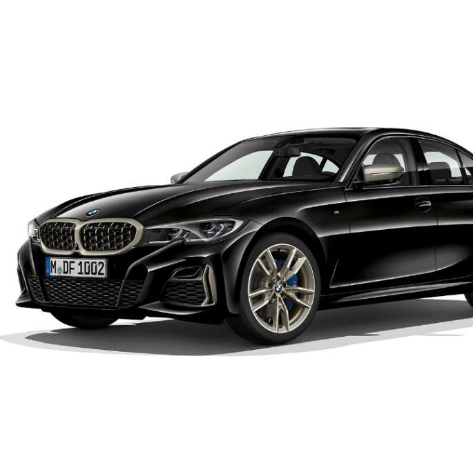BMW Серија 3 Седан, BMW M340i xDrive. Страничен замрзнат кадар на BMW Серија 3 Седан како M340i xDrive.