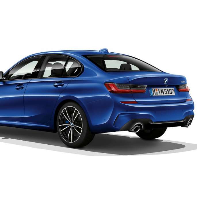 BMW Серија 3 Седан, Model M Sport заден дел. Тричетвртински заден кадар на BMW Серија 3 Седан со Model M Sport елементи.