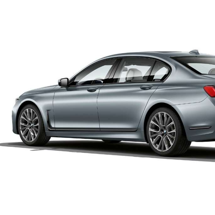 BMW Серија 7 Седан M Sport пакет, тричетвртински заден кадар Сив BMW Серија 7 Седан M Sport пакет во тричетвртински заден кадар