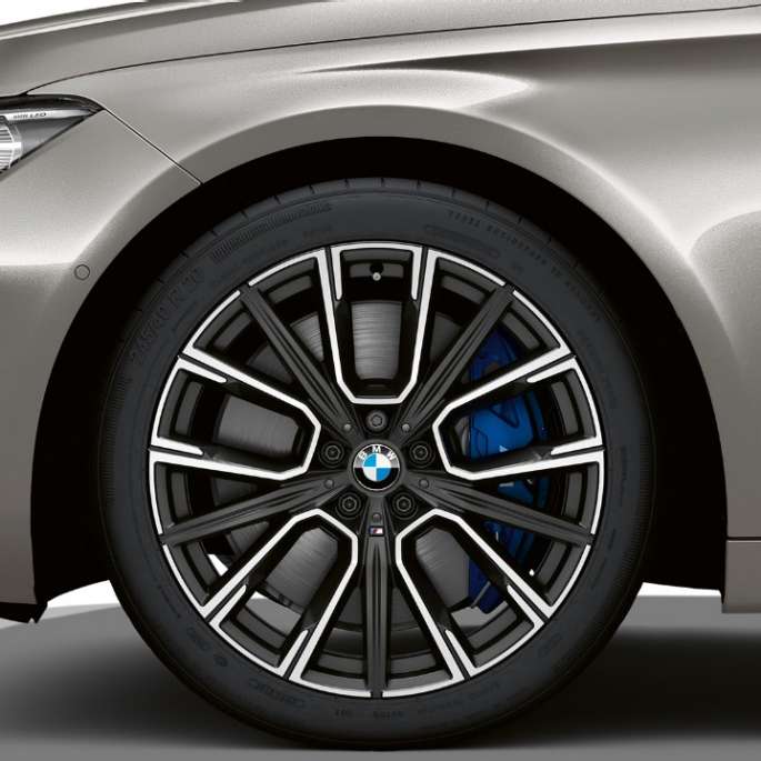 BMW Серија 7 Седан M Sport пакет: тркала BMW Серија 7 Седан M Sport пакет: крупен кадар на тркалата