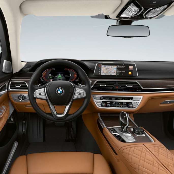 BMW Серија 7 Седан со надворешен дизајн Чиста совршеност, внатрешност Внатрешност на BMW Серија 7 Седан со надворешен дизајн Чиста совршеност