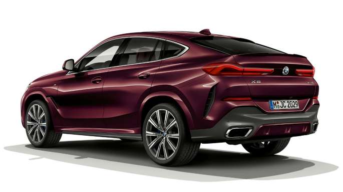 BMW X6 со BMW Individual, тричетвртински приказ одзади.